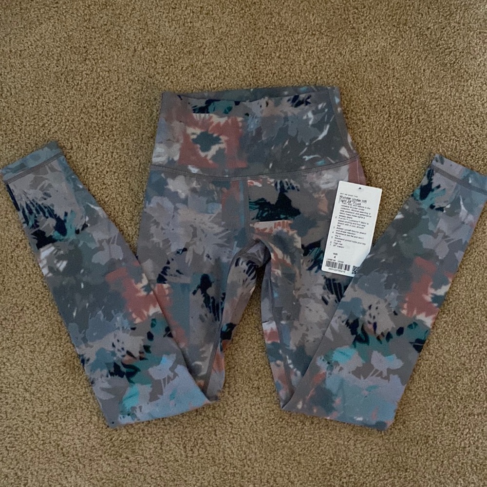 NWT Lululemon multi color leggings size 4